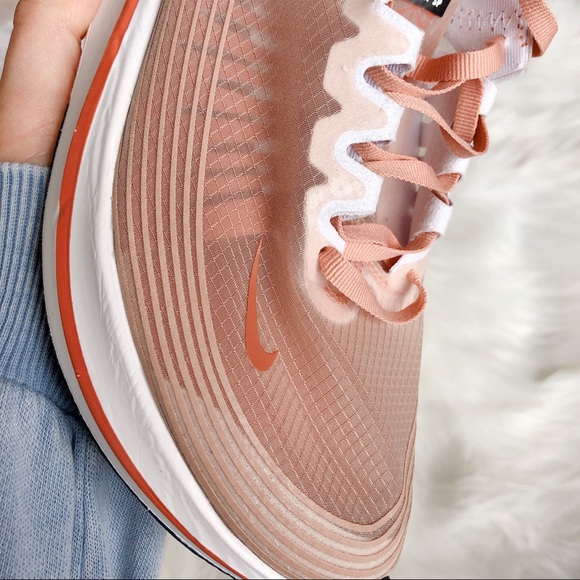 Nike Zoom Fly - Picture 2 of 8